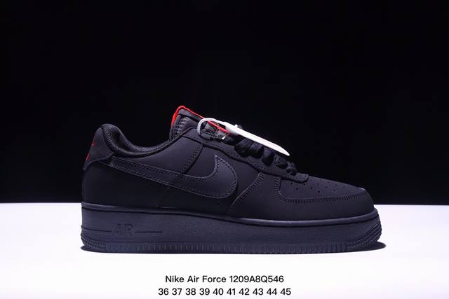 耐克 Nike Air Force 1 ’07 空军一号低帮百搭休闲运动板鞋。柔软、弹性十足的缓震性能和出色的中底设计，横跨复古与现代的外型结合，造就出风靡全球