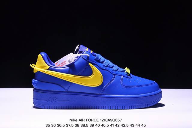 福利特价带半码耐克nike Air Force 1‘07 空军一号低帮百搭休闲运动板鞋。柔软、弹性十足的缓震性能和出色的中底设计，横跨复古与现代的外型结合，造就