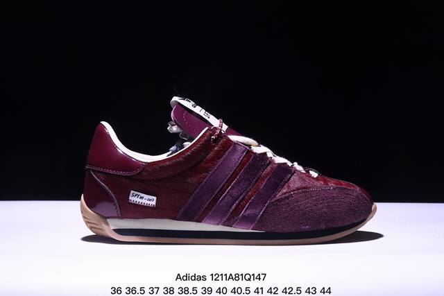 Adidas 阿迪达斯 男女鞋半码制，原楦原纸版开发，采用软质环保纤维革鞋面材质，中底嵌入eva切片缓震，外置耐磨橡胶鞋底片 底越薄，越时髦！Jennie穿搭代