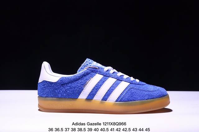 真标阿迪达斯adidas Originals Gazelle Indoor 三叶草复古防滑耐磨低帮板鞋 鞋款采用柔软的绒面革和耐用的皮革衬里融合在橡胶外底上！