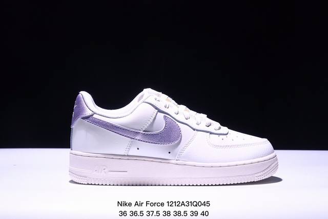 耐克nike Air Force 1 Low 空军一号低帮百搭休闲运动板鞋。柔软、弹性十足的缓震性能和出色的中底设计，横跨复古与现代的外型结合，造就出风靡全球三