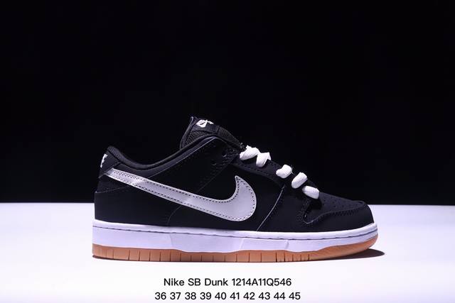 耐克nike Sb Zoom Dunk Low 经典百搭休闲运动板鞋加厚鞋舌的填充，使舒适性大大提升，同时也更方便穿脱中底部分则加入了脚感柔软舒适zoomair