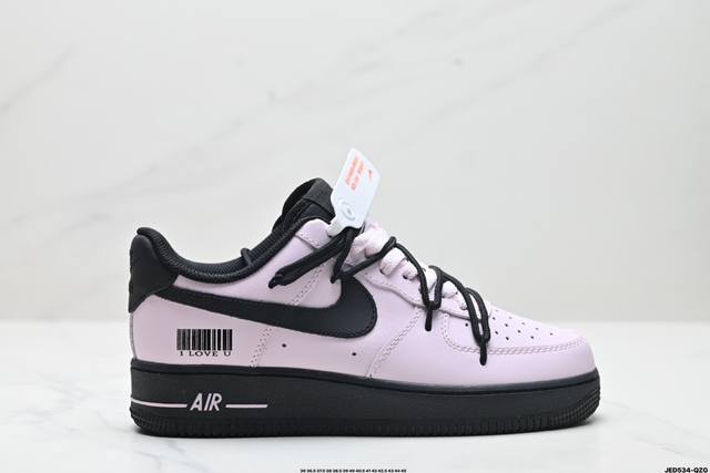 公司级耐克nike Air Force 7空军一号低帮百搭休闲运动板鞋。柔软、弹性十足的缓震性能和出色的中底设计，横跨复古与现代的外型结合，造就出风靡全球三十多