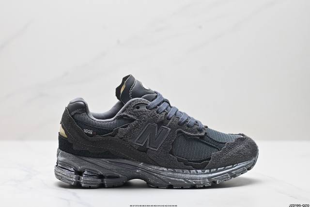 公司级new Balance 2002R 复古单品 热门复古鞋型new Balance 2002R，近日又曝出一款全新配色并释出官图。整双鞋采用棕色和米色主打，