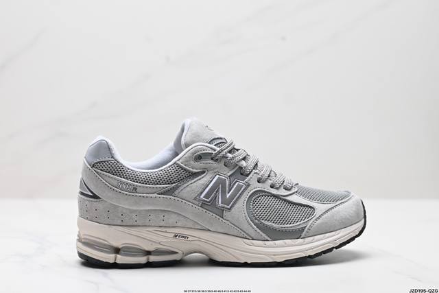 公司级new Balance 2002R 复古单品 热门复古鞋型new Balance 2002R，近日又曝出一款全新配色并释出官图。整双鞋采用棕色和米色主打，