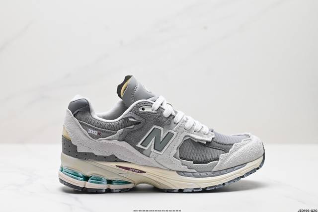 公司级new Balance 2002R 复古单品 热门复古鞋型new Balance 2002R，近日又曝出一款全新配色并释出官图。整双鞋采用棕色和米色主打，