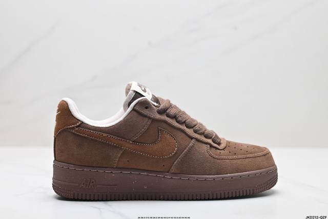 公司级耐克nike Air Force 1’07 空军一号低帮百搭休闲运动板鞋。柔软、弹性十足的缓震性能和出色的中底设计，横跨复古与现代的外型结合，造就出风靡全