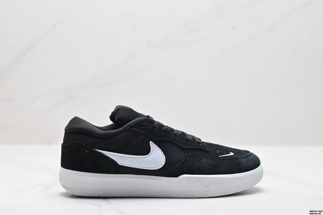 真标耐克nike Sb Force 58低帮休闲板鞋 是一款将前沿创新带入街头的单品，它具有硫化杯底，具有出色的耐用性和灵活性。使用帆布和绒面革，在饰面上放置通