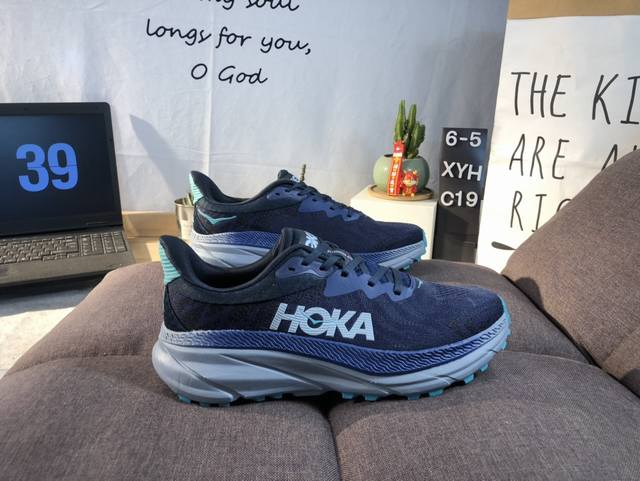 公司级hoka M Challenger Atr 7 飞跃地平线 轻量缓震跑鞋 公司级天花板 这个品牌来自于新西兰的毛利语，Hoka表示大地，One One表示