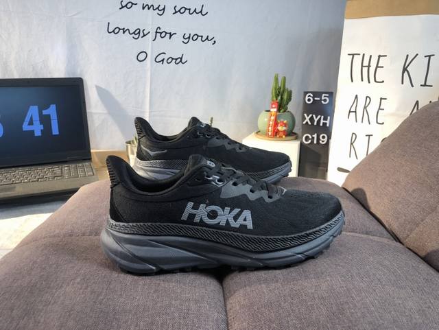 公司级hoka M Challenger Atr 7 飞跃地平线 轻量缓震跑鞋 公司级天花板 这个品牌来自于新西兰的毛利语，Hoka表示大地，One One表示