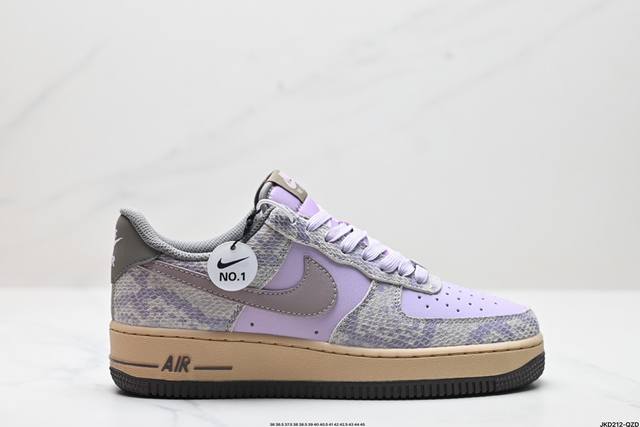 公司级耐克nike Air Force 1’07 Wb空军一号低帮百搭休闲运动板鞋。柔软、弹性十足的缓震性能和出色的中底设计，横跨复古与现代的外型结合，造就出风