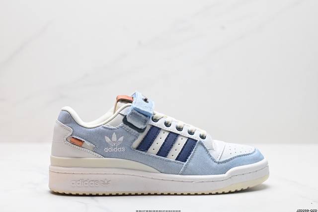 公司级阿迪达斯 Adidas Forum 84 Low 低帮百搭潮流休闲运动板鞋。以复古篮球鞋的外形为基础，采用皮革拼接，简约百搭，更加贴合舒适。中底内侧网格造