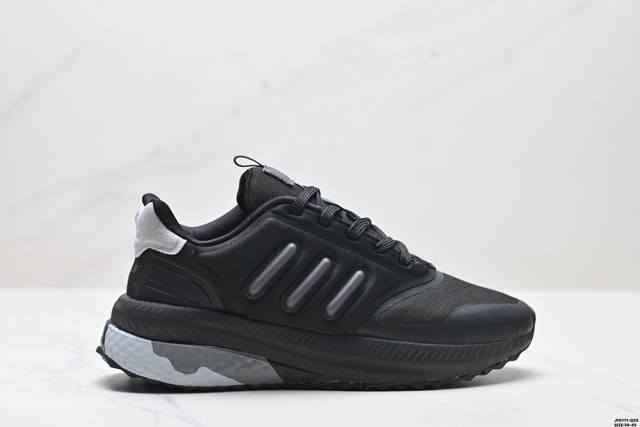 公司级阿迪adidas X_Plrphase 外底延续 Boost 系列鞋款经典的镂空设计，为了加强中底抗扭刚性，Adidas 在两层 Boost 之间加入 T