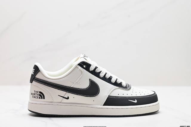 公司级nike Court Vision Lo联名 低帮百搭 透气休闲运动板鞋 兼顾舒适脚感和出众风范 演绎匠心之作 结构性的支撑贴合感结合复古篮球设计 电绣工