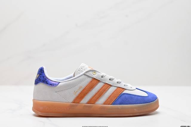 公司级adidas Originals Gazelle Indoor 三叶草休闲防滑耐磨低帮板鞋 鞋头出色设计 塑就出众贴合感 稳固的后跟贴合足部曲线设计 软弹