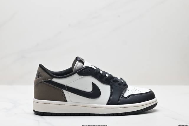 公司级nike Air Jordan 1 Low Aj1乔1低帮休闲板鞋 同步官方配色 官方货号:Cz0790-102 尺码:36 36.5 37.5 38 3