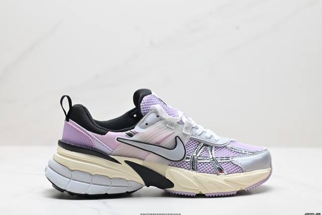 真标耐克nike Wmns V2K Runtekk Low”White Grey Pink”复古潮系列未来复古老爹风百搭休闲运动慢跑鞋 货号:Hf1876-50