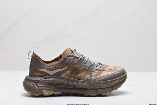 公司级satisfy X Hoka M Mafate Speed 4全新配色 这个品牌来自于新西兰的毛利语，Hoka表示大地，One One表示飞越，连起来就是