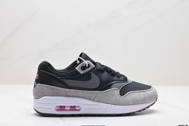 公司级nike Air Max 1 耐克气垫 缓震 耐磨运动鞋 鞋身材质均选择皮革 织物 麂皮多种材质覆盖 保证质感的前提下 层次感也相当不错 带有开窗式 Ai