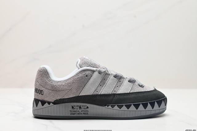 公司级adidas Adimatic Low 马蒂奇系列低帮 复古鲨鱼面包鞋运动休闲滑板板鞋 整个鞋面由色彩艳丽的麂皮制成 搭配品牌标志性大尺寸三条纹 Logo