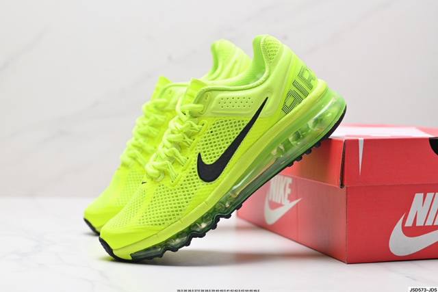 公司级nike Air Max 2013 联名气垫跑鞋 整体依旧以stussy标志性的麻布编织材质覆盖 鞋身大面积采用了网眼材质为主 并且后跟部分还带有反勾sw