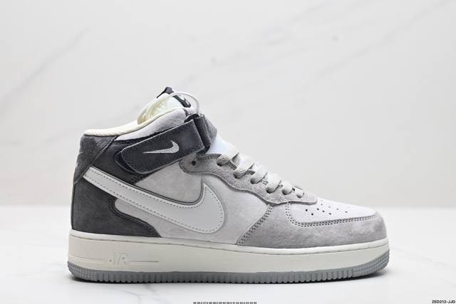 公司级nike Air Force 1 ‘07 原楦头原纸板 打造纯正中帮空军版型 专注外贸渠道 全掌内置蜂窝气垫 原盒配件 原厂中底钢印、拉帮完美 官方货号: