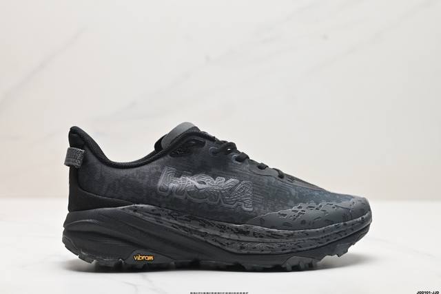 公司级小红书推荐hoka M Speedgoat 6全新配色 这个品牌来自于新西兰的毛利语，Hoka表示大地，One One表示飞越，连起来就是飞越地平线，On