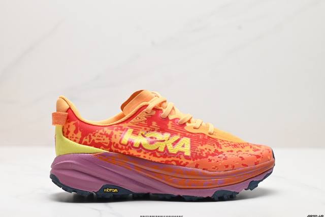 公司级小红书推荐hoka M Speedgoat 6全新配色 这个品牌来自于新西兰的毛利语，Hoka表示大地，One One表示飞越，连起来就是飞越地平线，On