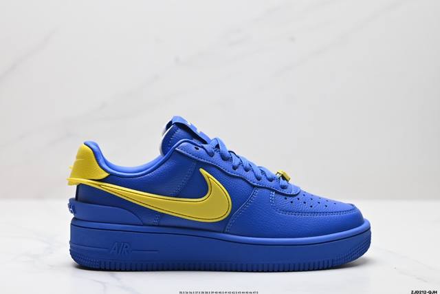 公司级ambush X Nk Air Force 1‘07 Low ”Phantom“ 联名款 空军一号低帮休闲板鞋 #鞋款鞋身以及内衬均采用了纯色皮革打造，标