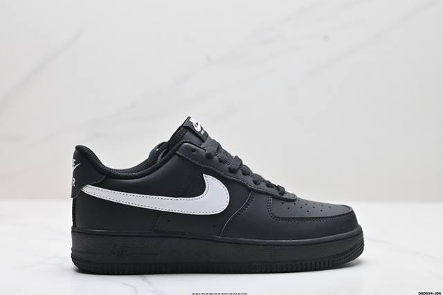 真标耐克nike Air Force 1“07空军一号低帮百搭休闲运动板鞋。柔软、弹性十足的缓震性能和出色的中底设计，横跨复古与现代的外型结合，造就出风靡全球三