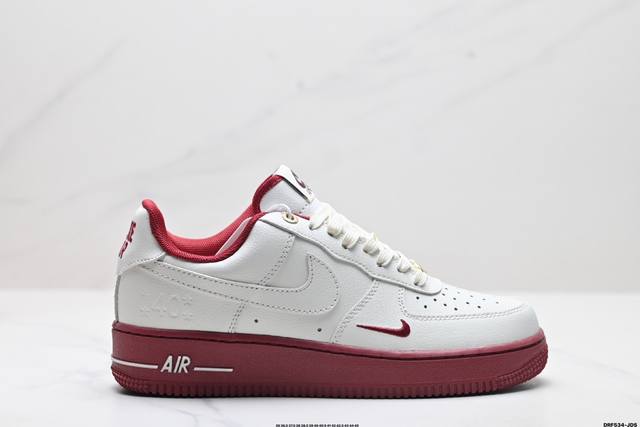 真标耐克nike Air Force 1“07空军一号低帮百搭休闲运动板鞋。柔软、弹性十足的缓震性能和出色的中底设计，横跨复古与现代的外型结合，造就出风靡全球三