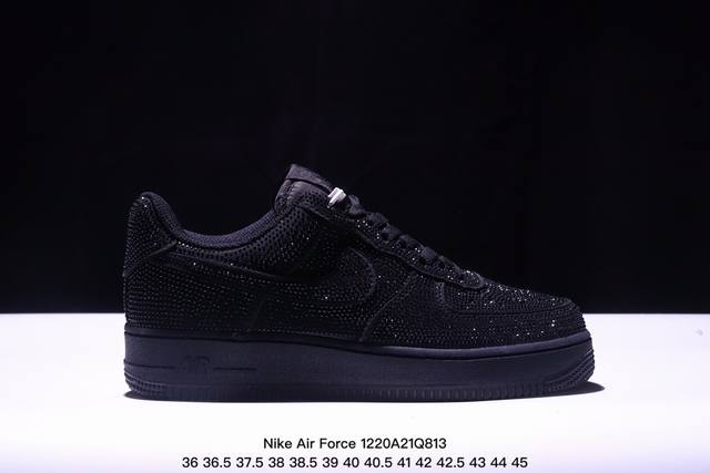 耐克nike Air Force 1 Low 空军一号低帮百搭休闲运动板鞋。柔软、弹性十足的缓震性能和出色的中底设计，横跨复古与现代的外型结合，造就出风靡全球三