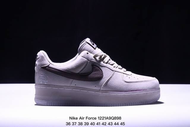 耐克nike Air Force 1’07 Wb空军一号低帮百搭休闲运动板鞋。柔软、弹性十足的缓震性能和出色的中底设计，横跨复古与现代的外型结合，造就出风靡全球