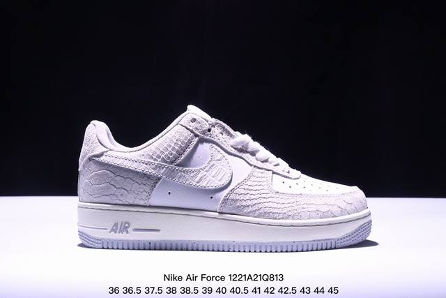 真标耐克nike Air Force 7空军一号低帮百搭休闲运动板鞋。柔软、弹性十足的缓震性能和出色的中底设计，横跨复古与现代的外型结合，造就出风靡全球三十多年