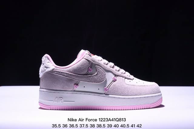 真标耐克nike Air Force 7 空军一号低帮百搭休闲运动板鞋。柔软、弹性十足的缓震性能和出色的中底设计，横跨复古与现代的外型结合，造就出风靡全球三十多