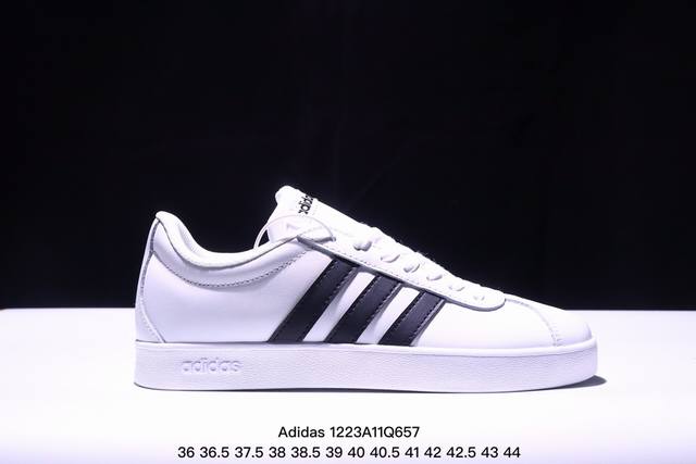 Adidas 阿迪达斯 升级原楦原纸版数据开发版型，采用固色二层皮组合鞋面材质，全新独立开发rb耐磨橡胶外底组合外露轻量eva中底缓震嵌片最近超级火的一双鞋，阿