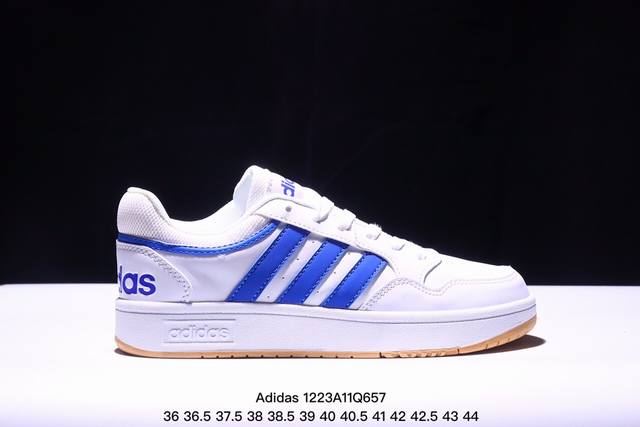 Adidas 阿迪达斯 升级原楦原纸版数据开发版型，采用固色二层皮组合鞋面材质，全新独立开发rb耐磨橡胶外底组合外露轻量eva中底缓震嵌片最近超级火的一双鞋，阿