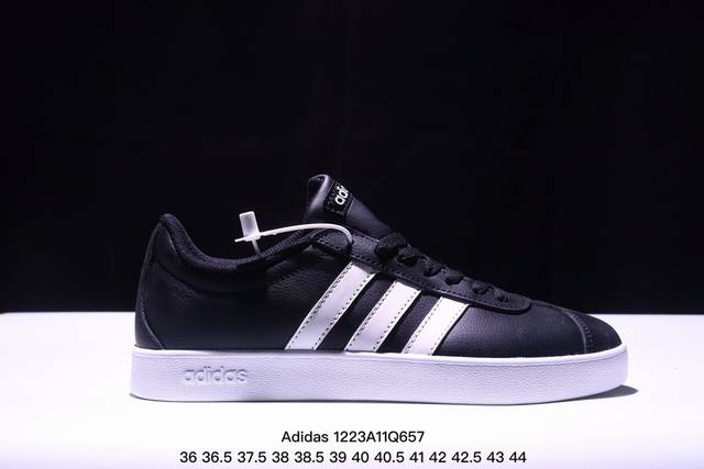 Adidas 阿迪达斯 升级原楦原纸版数据开发版型，采用固色二层皮组合鞋面材质，全新独立开发rb耐磨橡胶外底组合外露轻量eva中底缓震嵌片最近超级火的一双鞋，阿