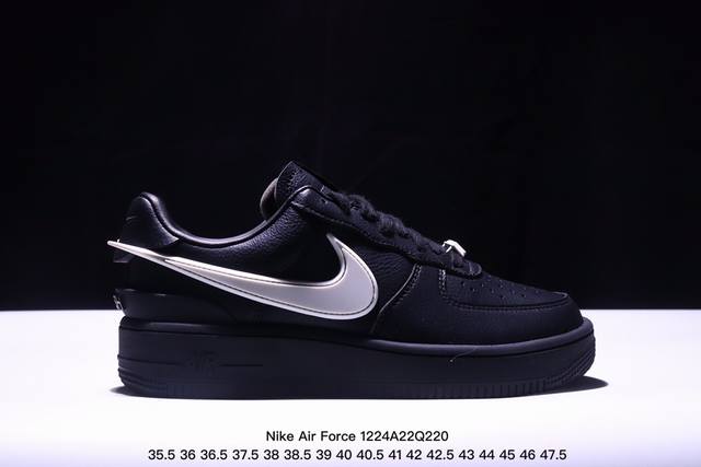 耐克 Nike Air Force 1 '07 Low 空军一号绿黑低帮，柔软、弹性十足的缓震性能和出色的中底设计，横跨复古与现代的外型结合，造就出风靡全球三十