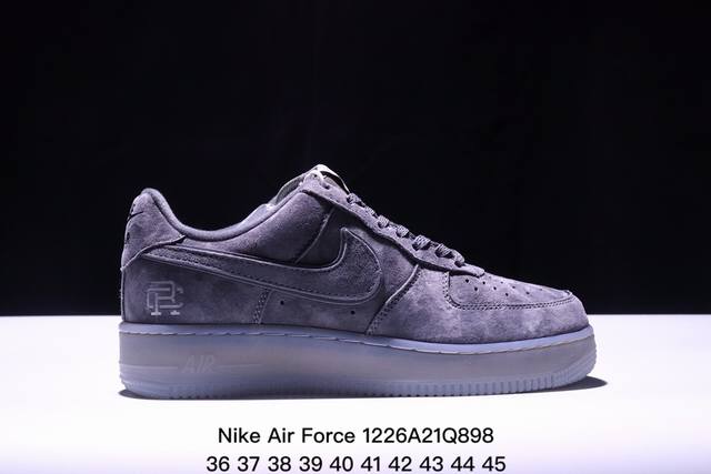 真标耐克nike Air Force 7空军一号低帮百搭休闲运动板鞋。柔软、弹性十足的缓震性能和出色的中底设计，横跨复古与现代的外型结合，造就出风靡全球三十多年