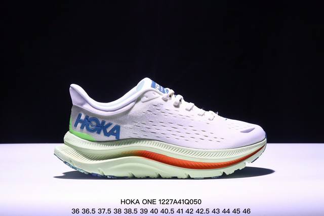 公司级hoka One One 全新配色 飞跃地平线 轻量缓震跑鞋 这个品牌来自于新西兰的毛利语，Hoka表示大地，One One表示飞越，连起来就是飞越地平线