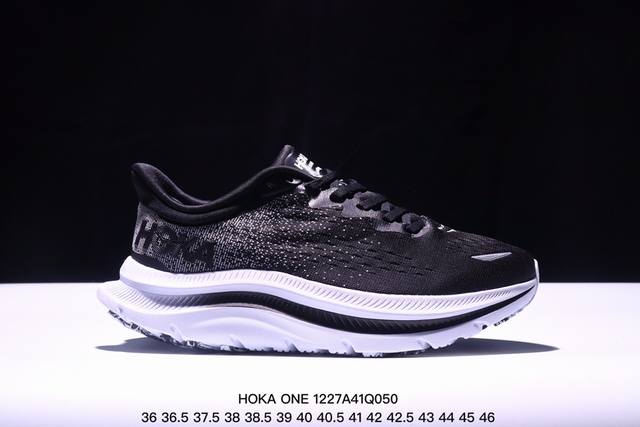 公司级hoka One One 全新配色 飞跃地平线 轻量缓震跑鞋 这个品牌来自于新西兰的毛利语，Hoka表示大地，One One表示飞越，连起来就是飞越地平线