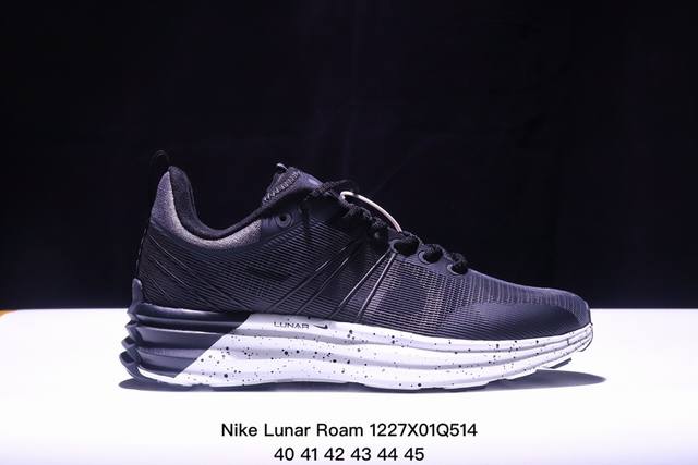 Nike Lunar Roam 人气单品 收到的nike鞋1Ogo””数量不一样：品牌在23年前后将“”数量由2个调整为1个，因此鞋舌刺绣标、鞋垫等多个位置存在