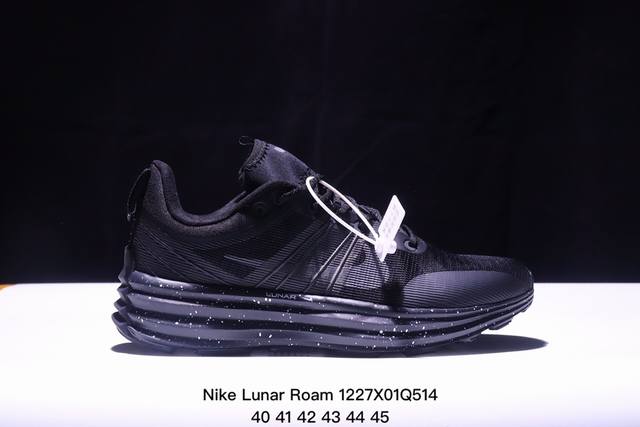 Nike Lunar Roam 人气单品 收到的nike鞋1Ogo””数量不一样：品牌在23年前后将“”数量由2个调整为1个，因此鞋舌刺绣标、鞋垫等多个位置存在