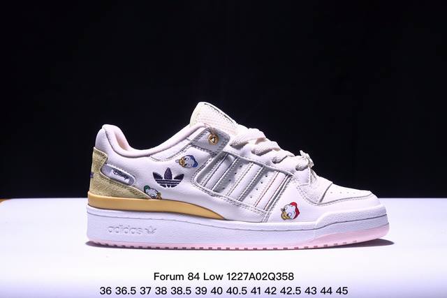 Adidas Forum 84 Low Og 低帮百搭潮流休闲运动板鞋以复古篮球鞋的外形为基础，采用皮革拼接，简约百搭，更加贴合舒适。中底内侧网格造型起到点睛之