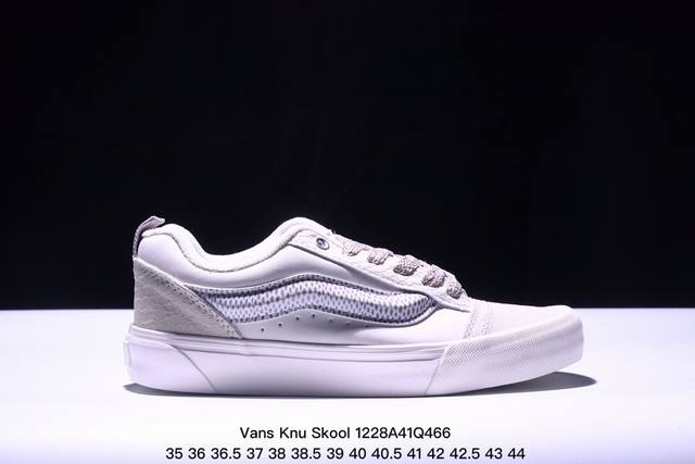 Vans 敢爱敢出格 蛇年生肖款限定出货 小心巨蛇出没！Vans蛇年开启生肖系列新轮回为了迎接明年农历新年，Vans 也通过自家设计师推出一整套 Vans蛇年限