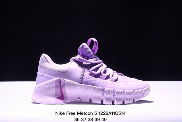 Nike 耐克 Nike Free Metcon 5 训练鞋，在训练中解锁无限可能。 该训练鞋加大前足柔韧灵活性，并以泡绵加固后跟， 有助于在跳跃训练和有氧课程