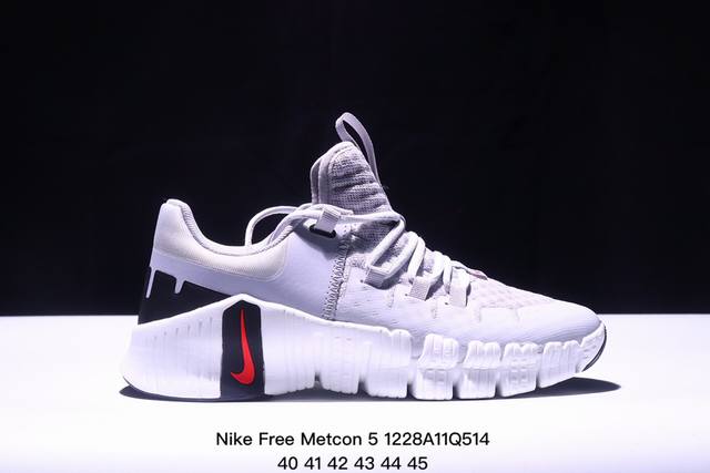 Nike 耐克 Nike Free Metcon 5 训练鞋，在训练中解锁无限可能。 该训练鞋加大前足柔韧灵活性，并以泡绵加固后跟， 有助于在跳跃训练和有氧课程