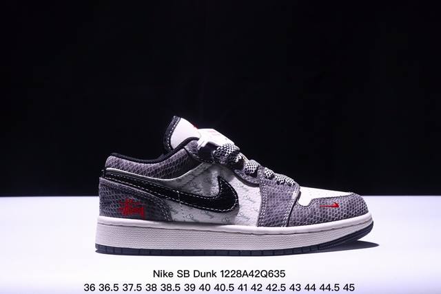 海外爆款限量发售！公司级 Nike Sb Dunk Low“北面系列 涂鸦灰勾” 周年高端定制 低帮休闲板鞋 定制鞋盒 大厂纯原品质出货 超高清洁度 皮料切割干