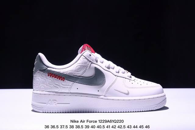 耐克 Nike Air Force 1 '07 Low 空军一号全黑高帮，柔软、弹性十足的缓震性能和出色的中底设计，横跨复古与现代的外型结合，造就出风靡全球三十